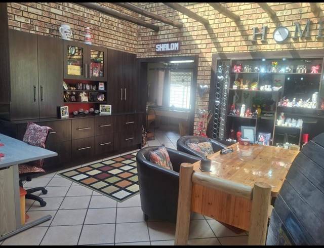 4 BEDROOM HOUSE FOR SALE IN VANDERBIJLPARK SE 3